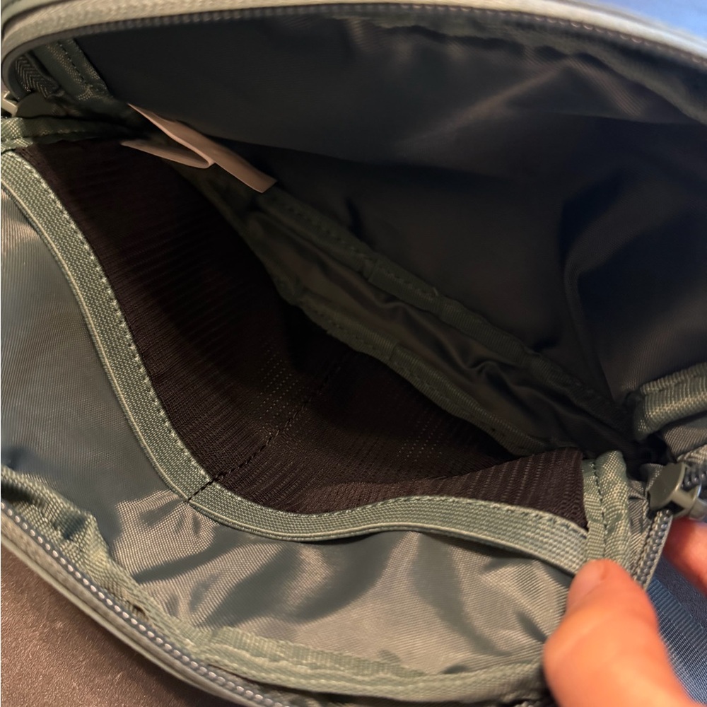 Ozark Trail waist travel bag new - Picture 4 of 4